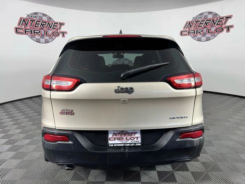 Used 2015 Jeep Cherokee Sport image 6
