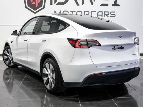 Used 2021 Tesla Model Y Long Range image 12
