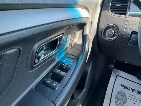 Used 2017 Ford Taurus SEL image 19