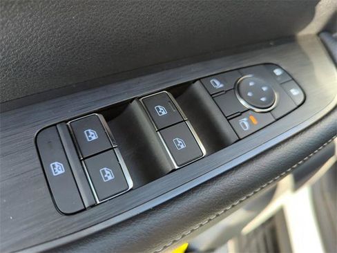 Certified 2025 Nissan Armada SV image 25