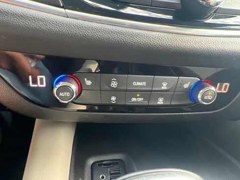 Used 2020 Buick Enclave Essence FWD image 32