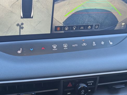 New 2026 Nissan Leaf Platinum+ w/ Cargo Package (Platinum+) FWD image 16