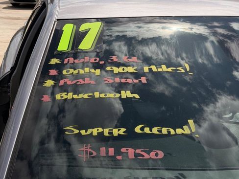 Used 2017 Dodge Charger SE w/ Popular Equipment Group image 2