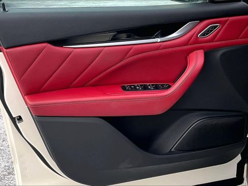 Used 2021 Maserati Levante image 22