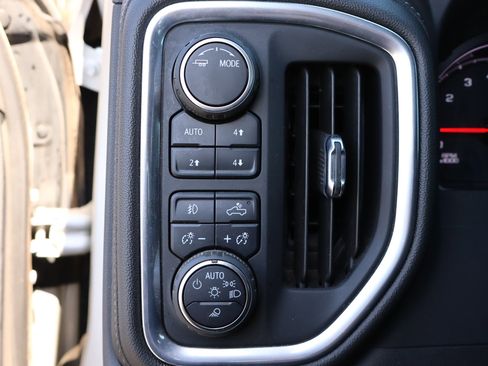 Used 2022 Chevrolet Silverado 1500 LT Trail Boss w/ LT Trail Boss Premium Package AWD/4WD image 13