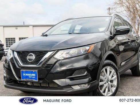 Used 2022 Nissan Rogue Sport SV w/ Technology Package AWD/4WD image 1
