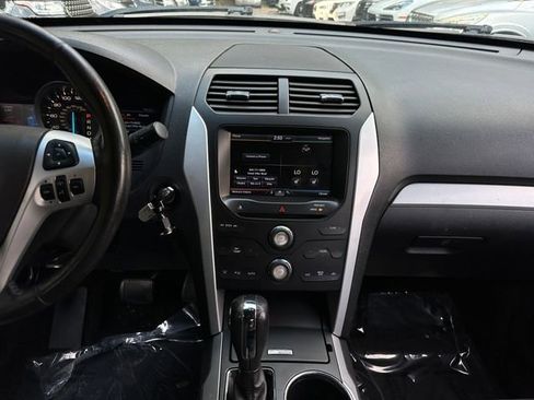 Used 2014 Ford Explorer XLT w/ Equipment Group 202A image 13
