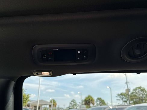 New 2025 Chrysler Pacifica Select FWD image 15