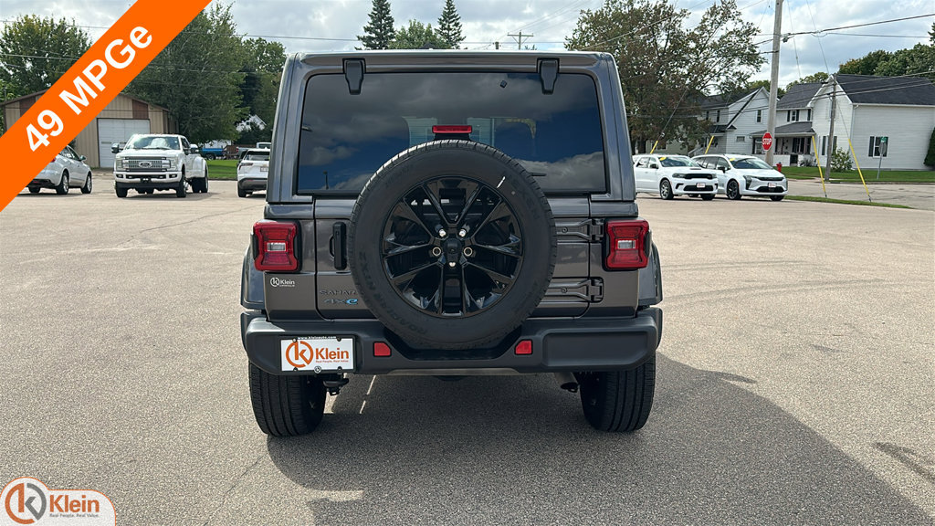 Used 2025 Jeep Wrangler Unlimited Sahara AWD/4WD image 7