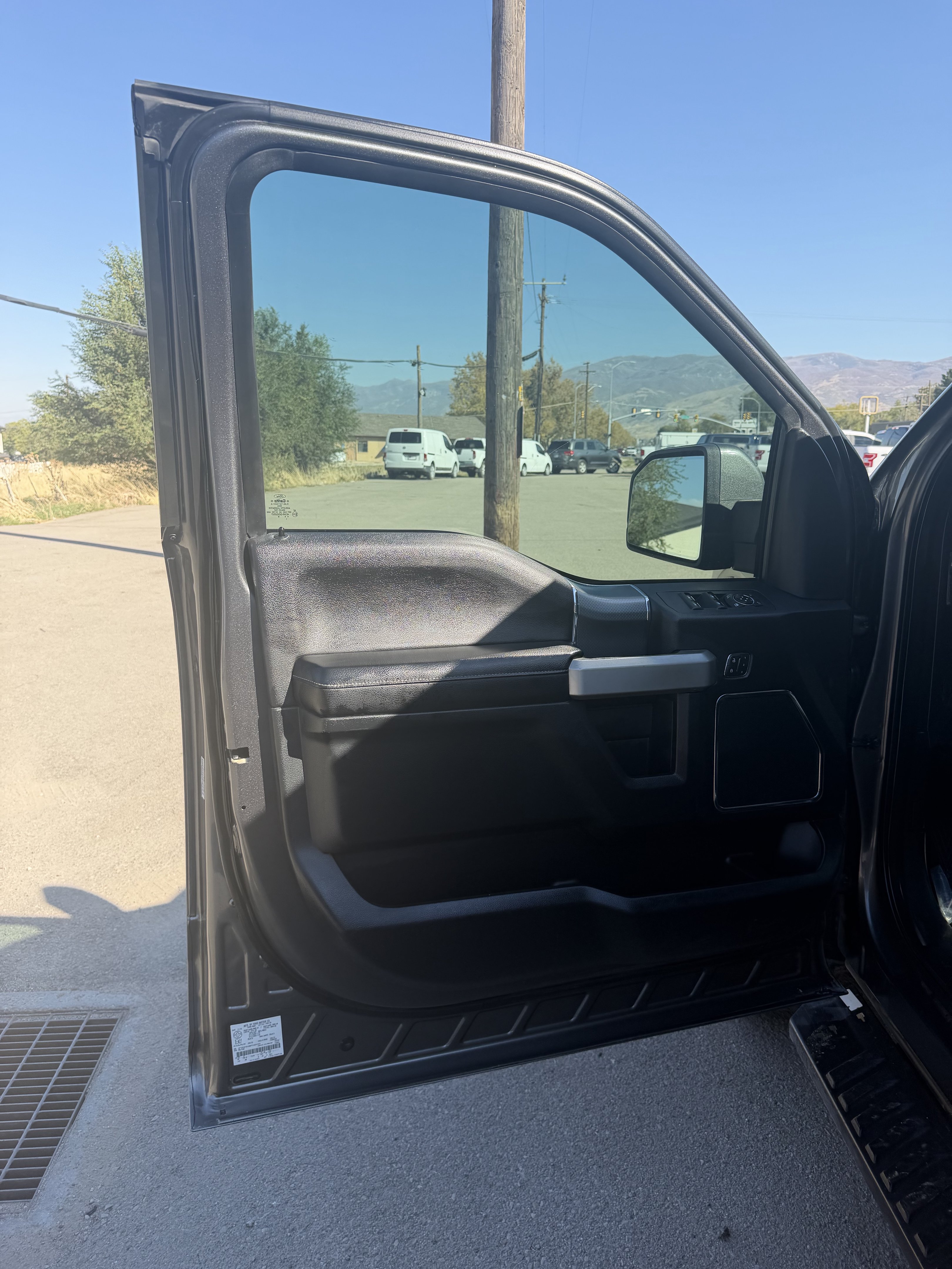 Used 2015 Ford F150 Lariat w/ Equipment Group 502A Luxury AWD/4WD image 16