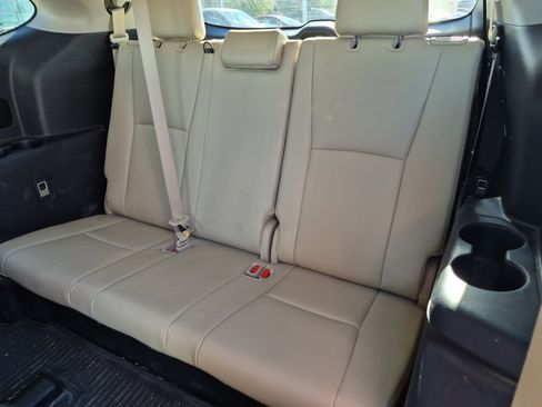 Used 2022 Toyota Highlander XLE AWD/4WD image 21