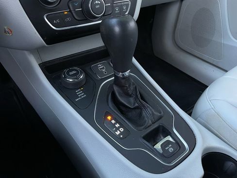 Used 2021 Jeep Cherokee Latitude Plus image 21