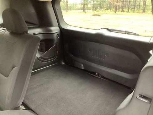 Used 2023 Jeep Renegade Latitude image 12