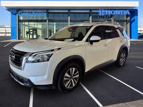 Used 2024 Nissan Pathfinder SL FWD image 4