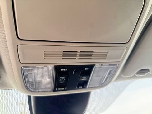 Used 2025 Honda Odyssey EX-L image 41