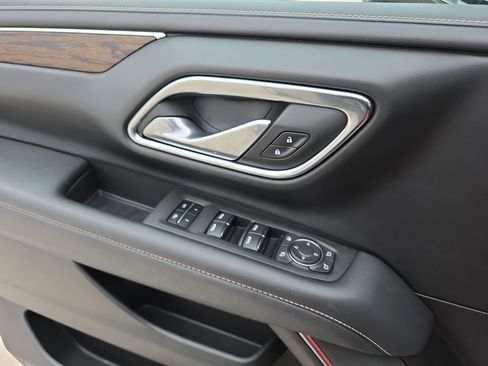 Used 2023 Chevrolet Suburban Premier image 33