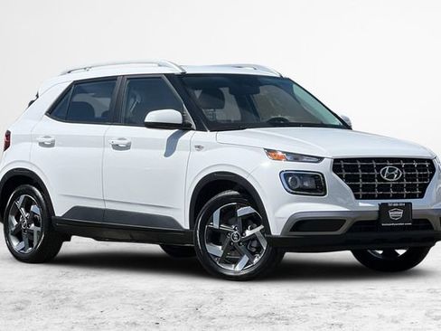 New 2026 Hyundai Venue SEL FWD image 2