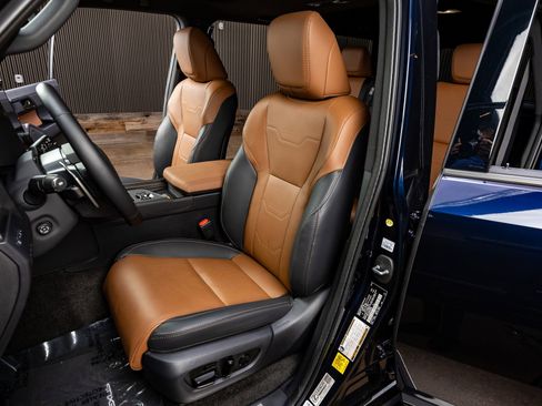 Used 2025 Lexus GX 550 w/ Cold Area Package image 30