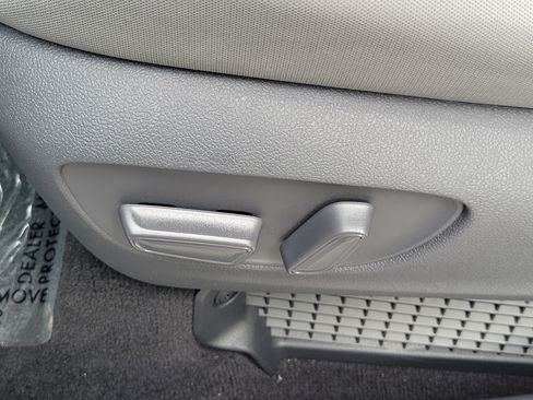 Used 2021 Toyota Sienna LE w/ LE Plus Package FWD image 22