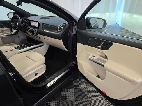 Used 2025 Mercedes-Benz GLA 250 4MATIC image 23