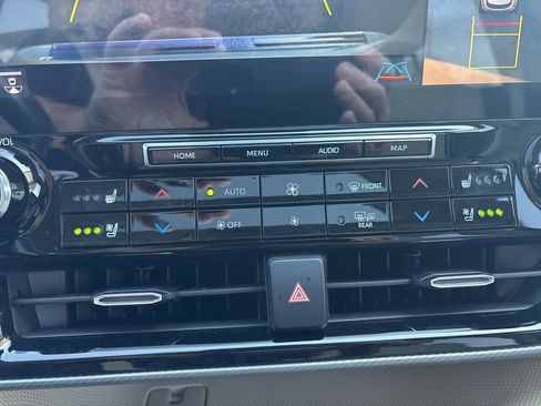 Used 2021 Toyota Highlander Platinum image 29