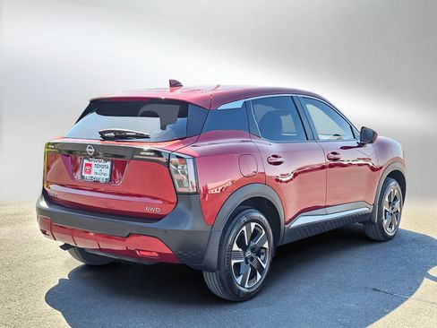 Used 2025 Nissan Kicks SV AWD/4WD image 5