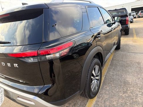 Used 2025 Nissan Pathfinder SL FWD image 5