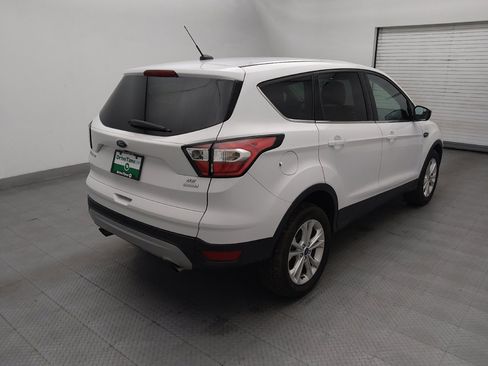 Used 2017 Ford Escape SE FWD image 9