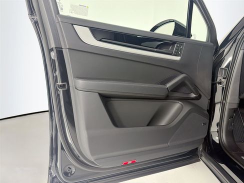 New 2025 Porsche Cayenne image 7