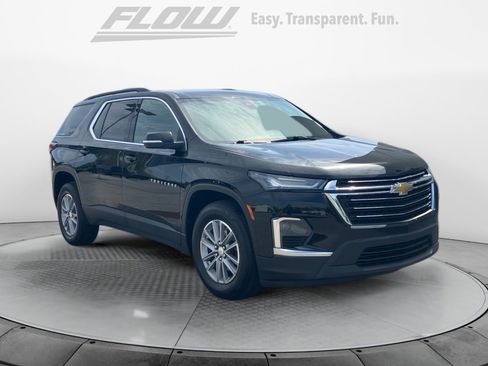 Used 2022 Chevrolet Traverse LT image 1
