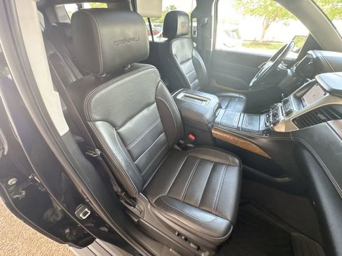 Certified 2020 GMC Yukon XL Denali w/ Denali Ultimate Package AWD/4WD image 29