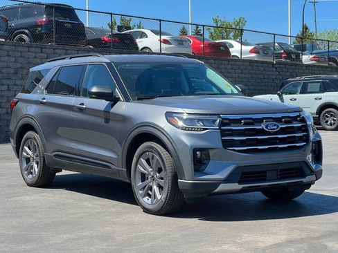 Used 2026 Ford Explorer Active AWD/4WD image 36
