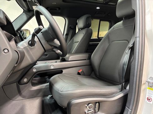 New 2026 Land Rover Defender 130 X-Dynamic SE image 23