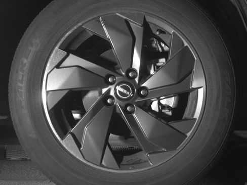 Used 2024 Nissan Rogue SV FWD image 13