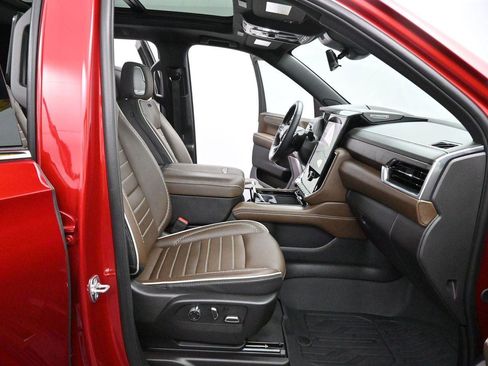 Used 2025 GMC Yukon Denali Ultimate AWD/4WD image 38