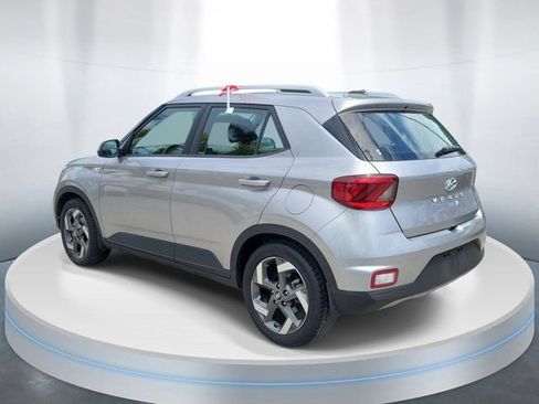 Certified 2023 Hyundai Venue SEL FWD image 3