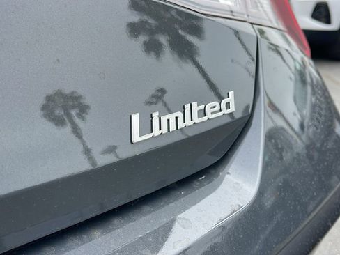 New 2025 Hyundai Elantra Limited image 30