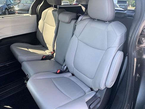 Certified 2025 Toyota Sienna XLE FWD image 11