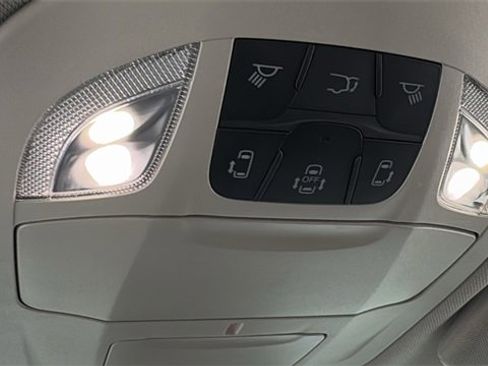 Used 2023 Chrysler Pacifica Touring-L image 33