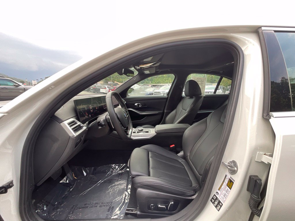 Used 2026 BMW 330i xDrive Sedan AWD/4WD image 9