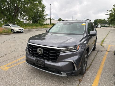 Used 2023 Honda Pilot Touring image 10