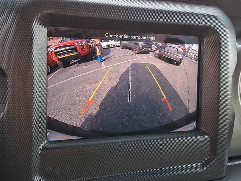 Used 2018 Jeep Wrangler Unlimited Sahara image 13