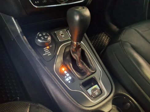 Used 2019 Jeep Cherokee Trailhawk AWD/4WD image 24