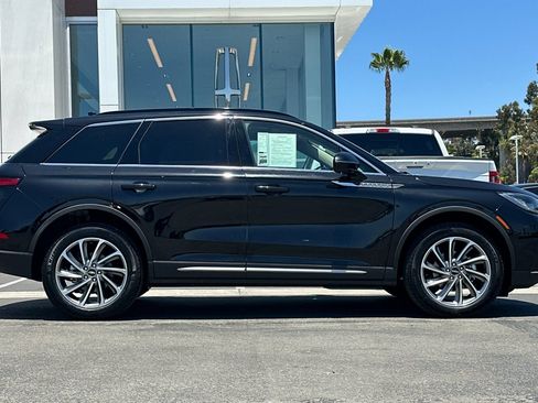 Certified 2025 Lincoln Corsair AWD w/ Equipment Group 101A image 2