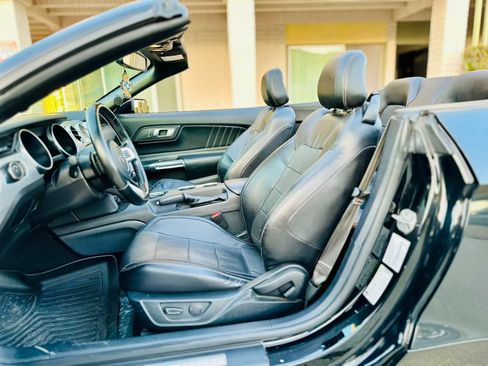 Used 2020 Ford Mustang Premium RWD image 10