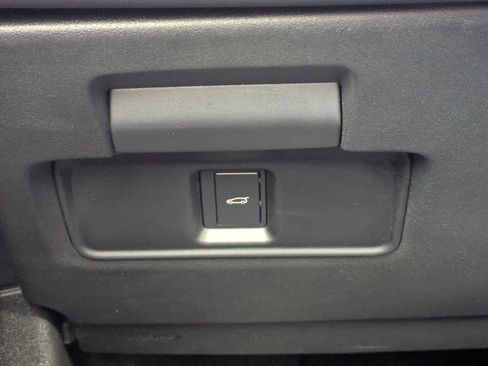 Certified 2025 Land Rover Range Rover Evoque S image 18