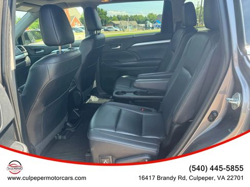 Used 2019 Toyota Highlander XLE image 10