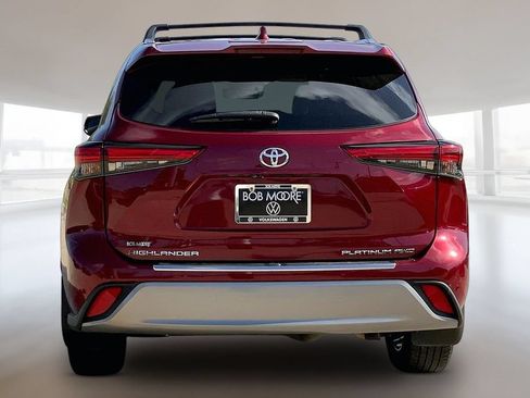 Used 2022 Toyota Highlander Platinum AWD/4WD image 4