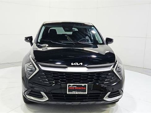Used 2025 Kia Sportage LX FWD image 2