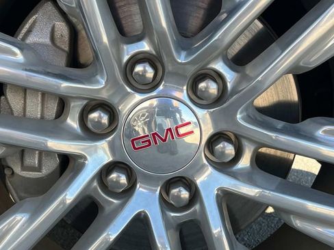 Used 2023 GMC Yukon XL SLT w/ SLT Premium Package AWD/4WD image 14